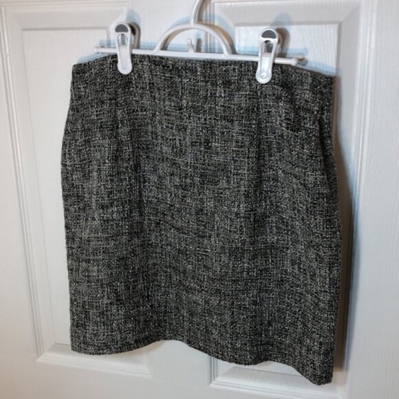 Banana Republic Factory Mini Skirt Size 4 - Picture 3 of 5